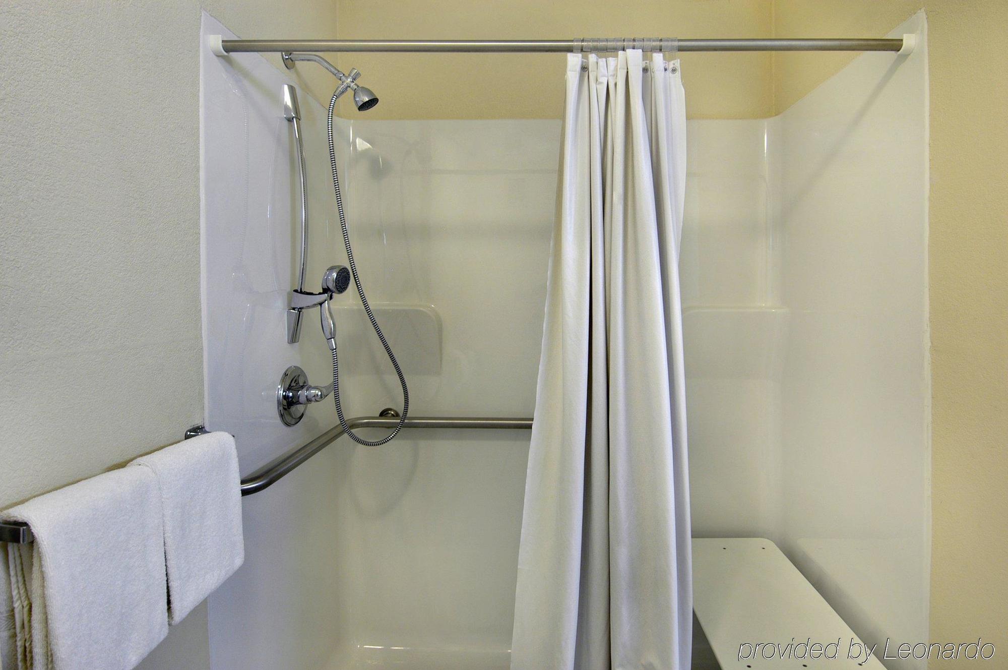 Red Roof Inn & Suites Wytheville Habitación foto